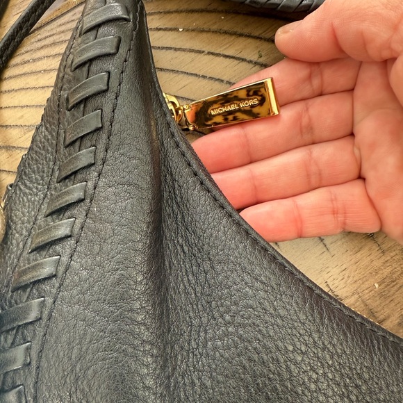 MICHAEL KORS WHIPSTITCHED HOBO PURSE - Picture 13 of 15